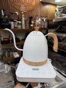 Electric Kettle with Smart Temperature Control – Elegant Wooden Design – 800ml Capacity – Touch Screen – 304 Stainless Steel – 1000W